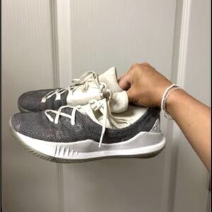 CURRY UNDER ARMOUR BASKETBALL SHOES